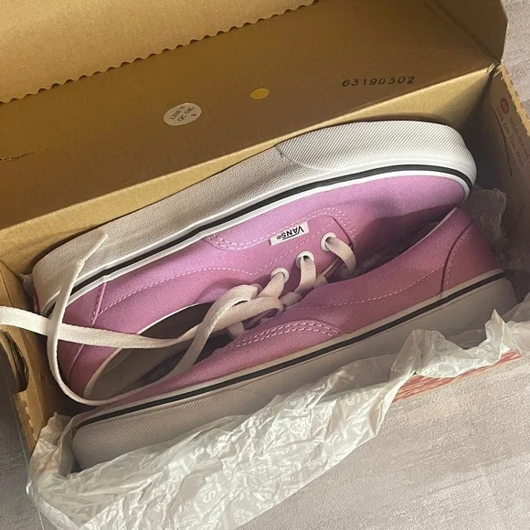 Vans -Orchid/True White Women's Sneakers- New w Box SZ 6 - Picture 3 of 7
